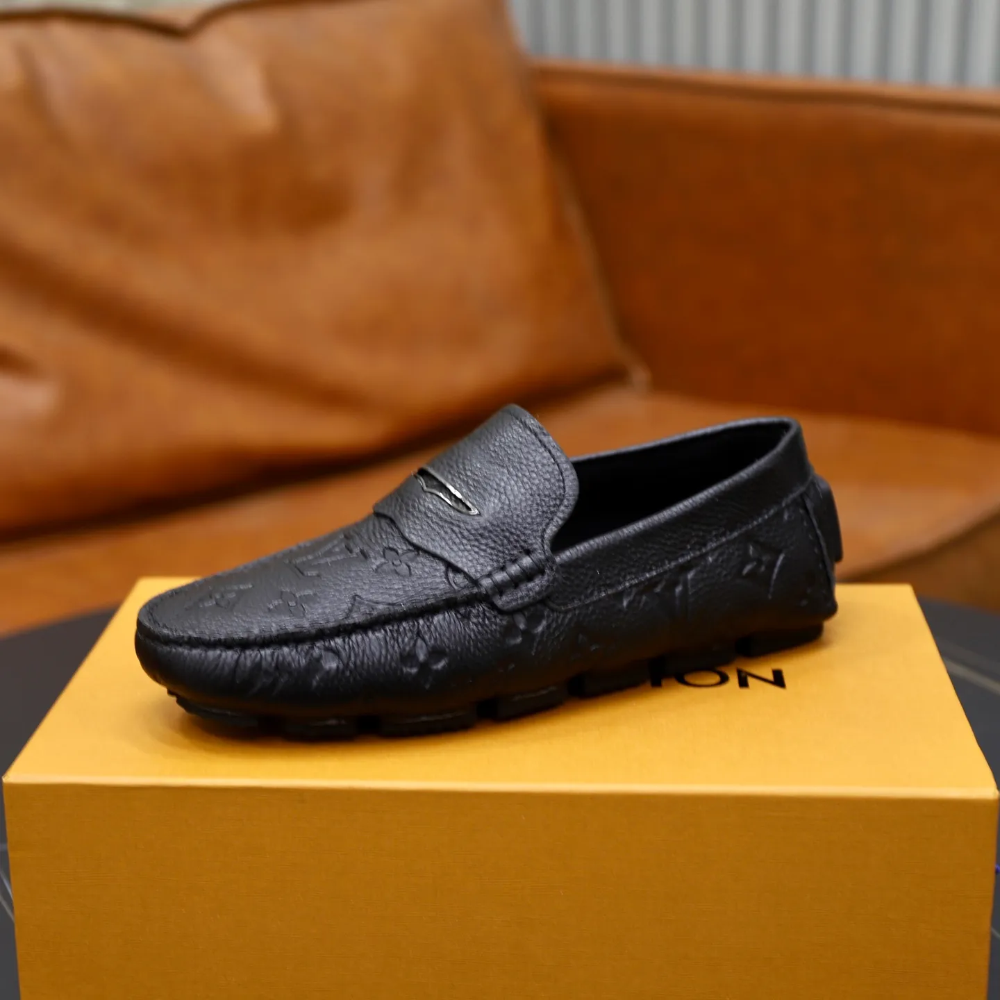 Ex-factory price: 480💰【LV】Louis Vuitton ⚠️High-end men’s driving and pedal series ⚠️38-44 (customized for 45) ⚠️All original cowhide leather! Thick and soft! Made entirely of calfskin lining! Rubber sheet anti-slip beanie sole! Three-dimensional package technology! Fashionable and classic! Handicrafts! Original high quality! Feel free to compare!